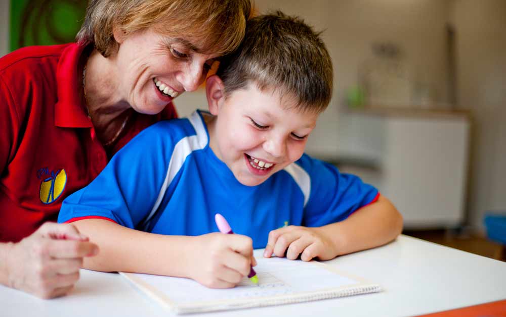 schreib&uuml;bung mit linksh&auml;ndigen kindern